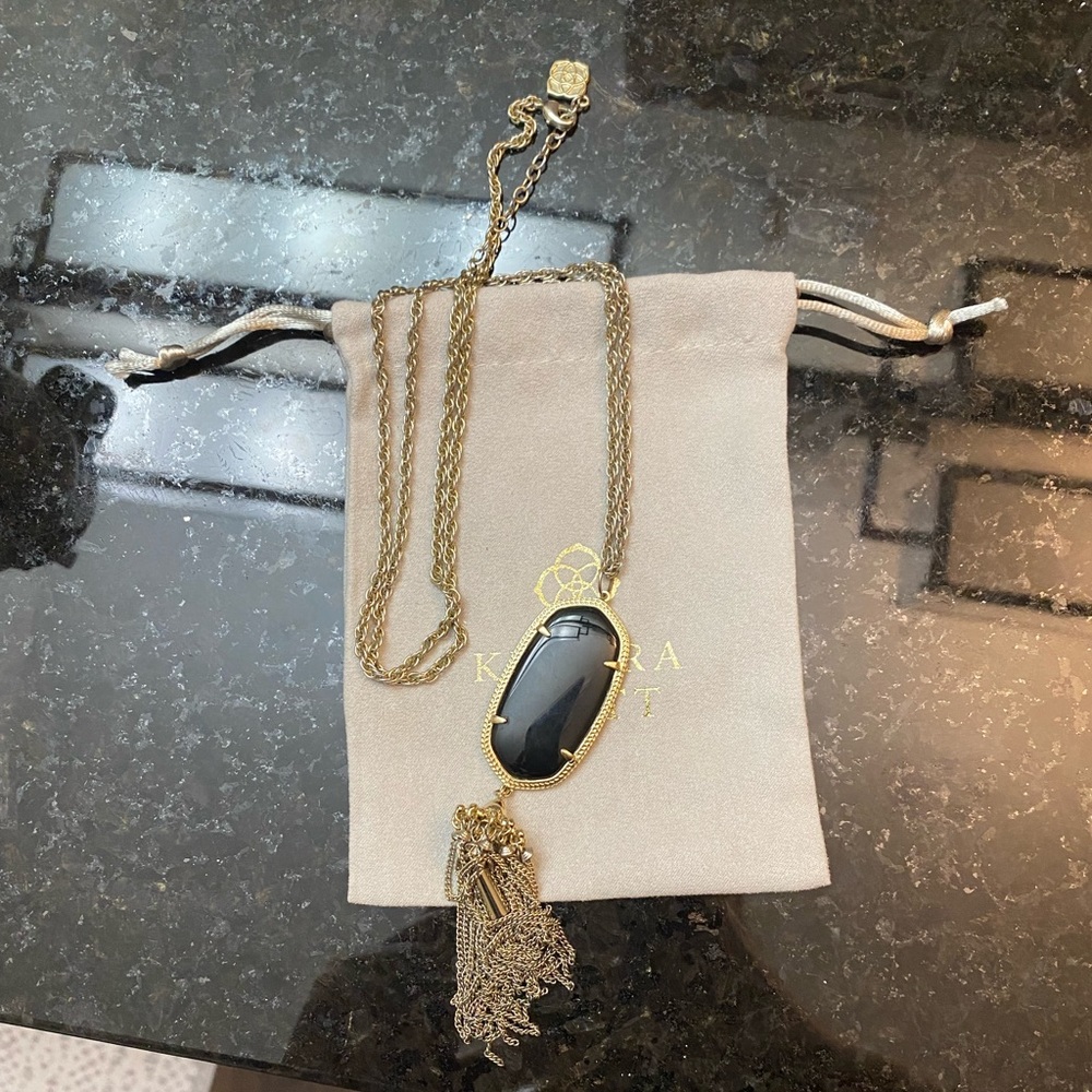 Kendra Scott necklace